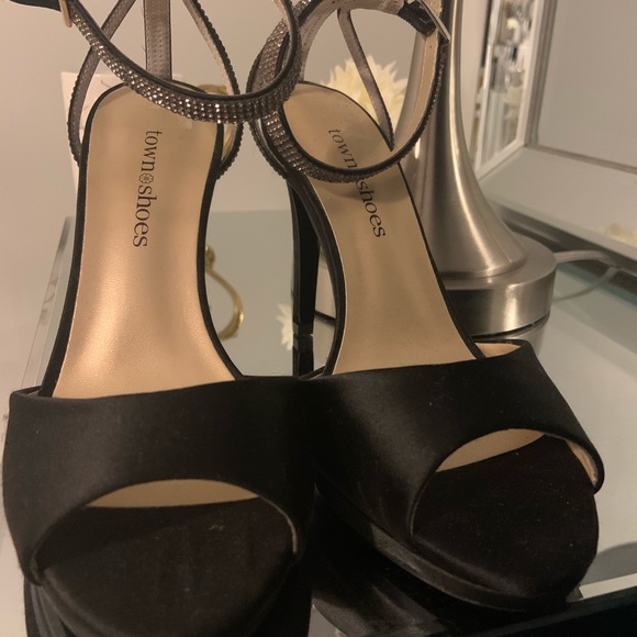 Brand new black heel/ sandals from town shoes - Picture 5 of 5